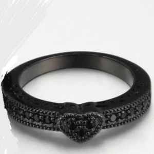 ⭐️ Love Heart Black Ring